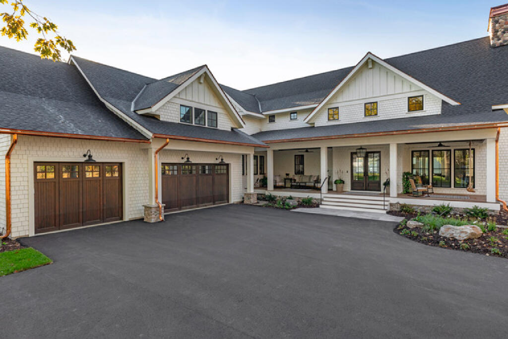 large garage and grand entry by konen homes